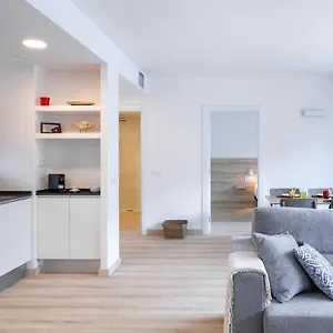 https://apartaments-la-rosella.catalonia-hotels.com